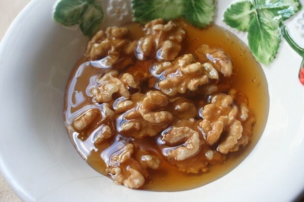 Honey -seasoned nuts are a powerful erection stimulator